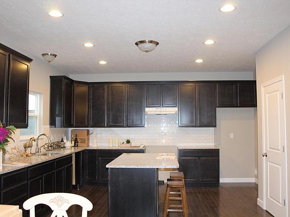 4th image of 2524 Derby Dr