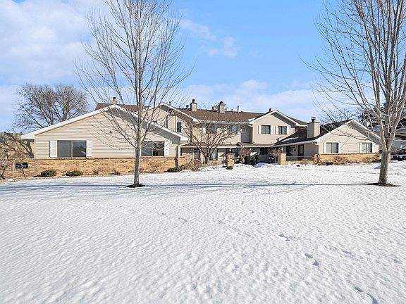3rd image of 7648 Wedgewood Ct N