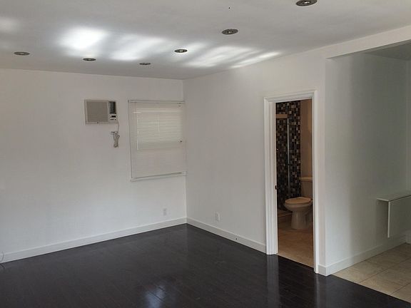 3rd image of 1748 Lincoln Blvd #3
