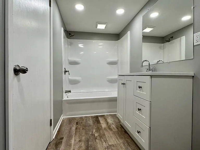 1009 Broadway Ave S — Photo 5