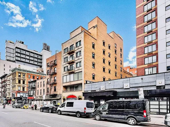 207 Bowery #8, New York, NY 10002