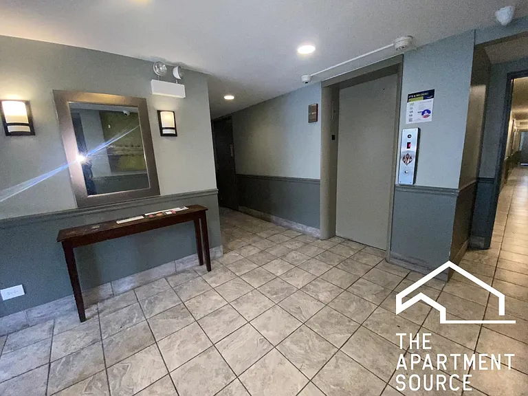661 W Grace St #417 — Photo 13