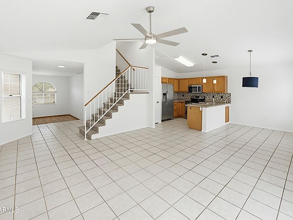 3rd image of 5042 W FAIRVIEW Street