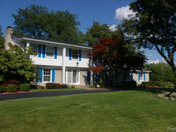 5819 Raven Rd, Bloomfield Hills, MI 48301