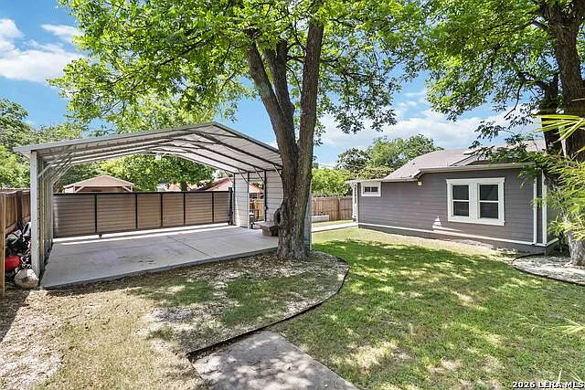 944 Fulton Ave — Photo 36