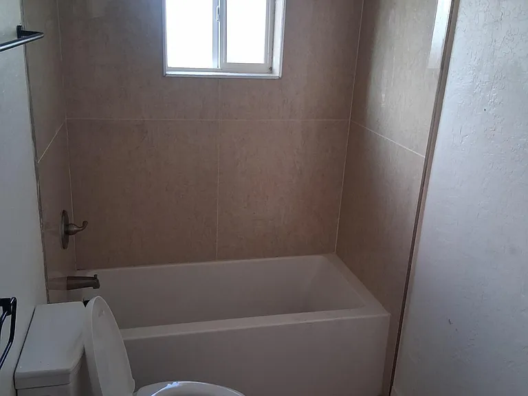 1322 W Roosevelt St #9 — Photo 4