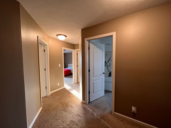 3rd image of 3937 Amethyst Dr