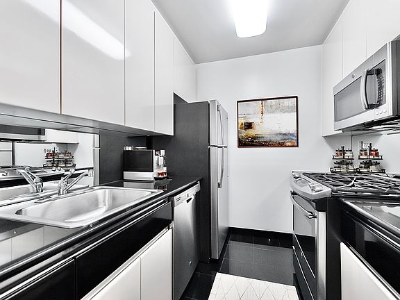 4th image of 525 E 72nd St APT 43D