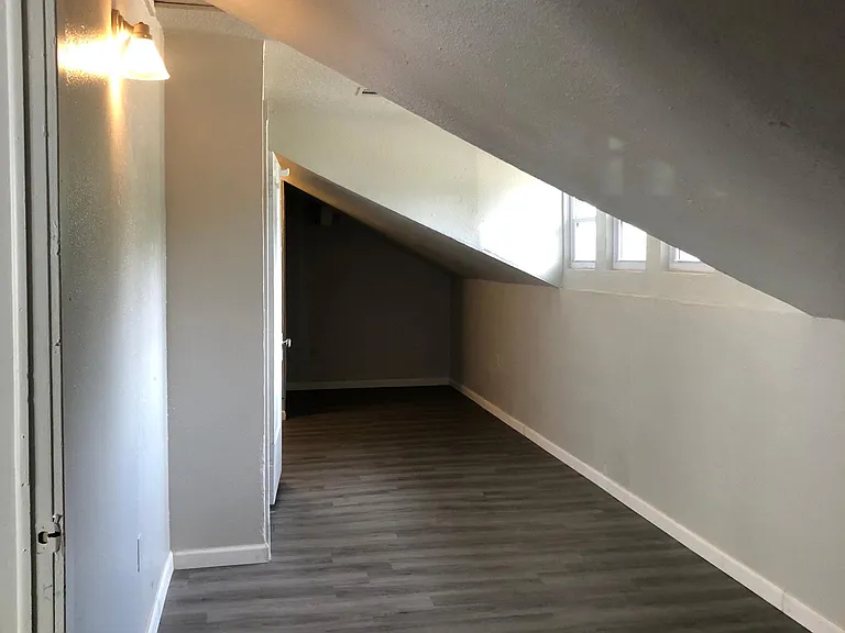 917 W Iowa Ave #C — Photo 8