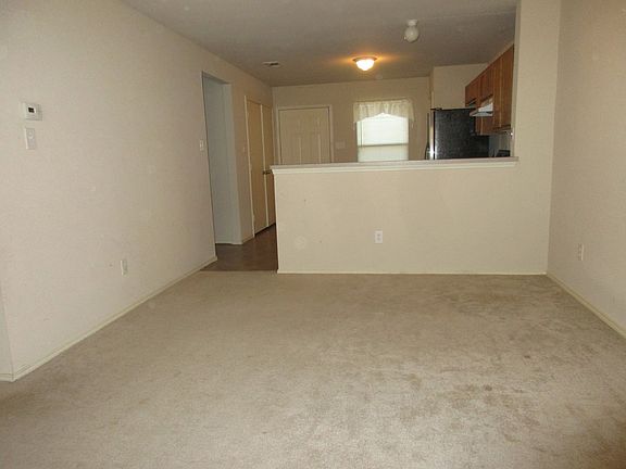 4th image of 1104 Hall St