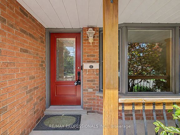 3rd image of 576 Thorndale Dr