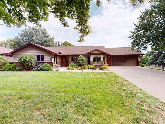 2nd image of 1113 Valley View Dr