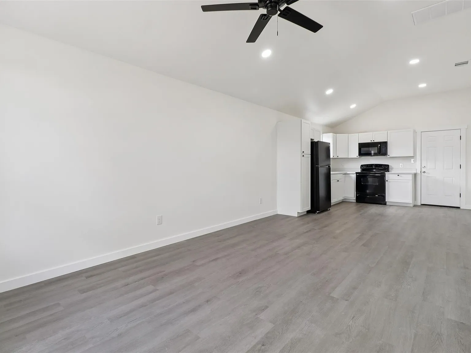 2 bed, 1.0 bath, 730 sqft, $1,400 — Photo 4