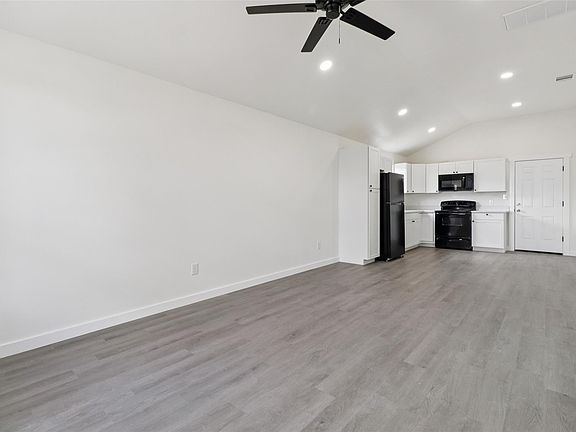 4th image of 1087 Schubert Ln #D