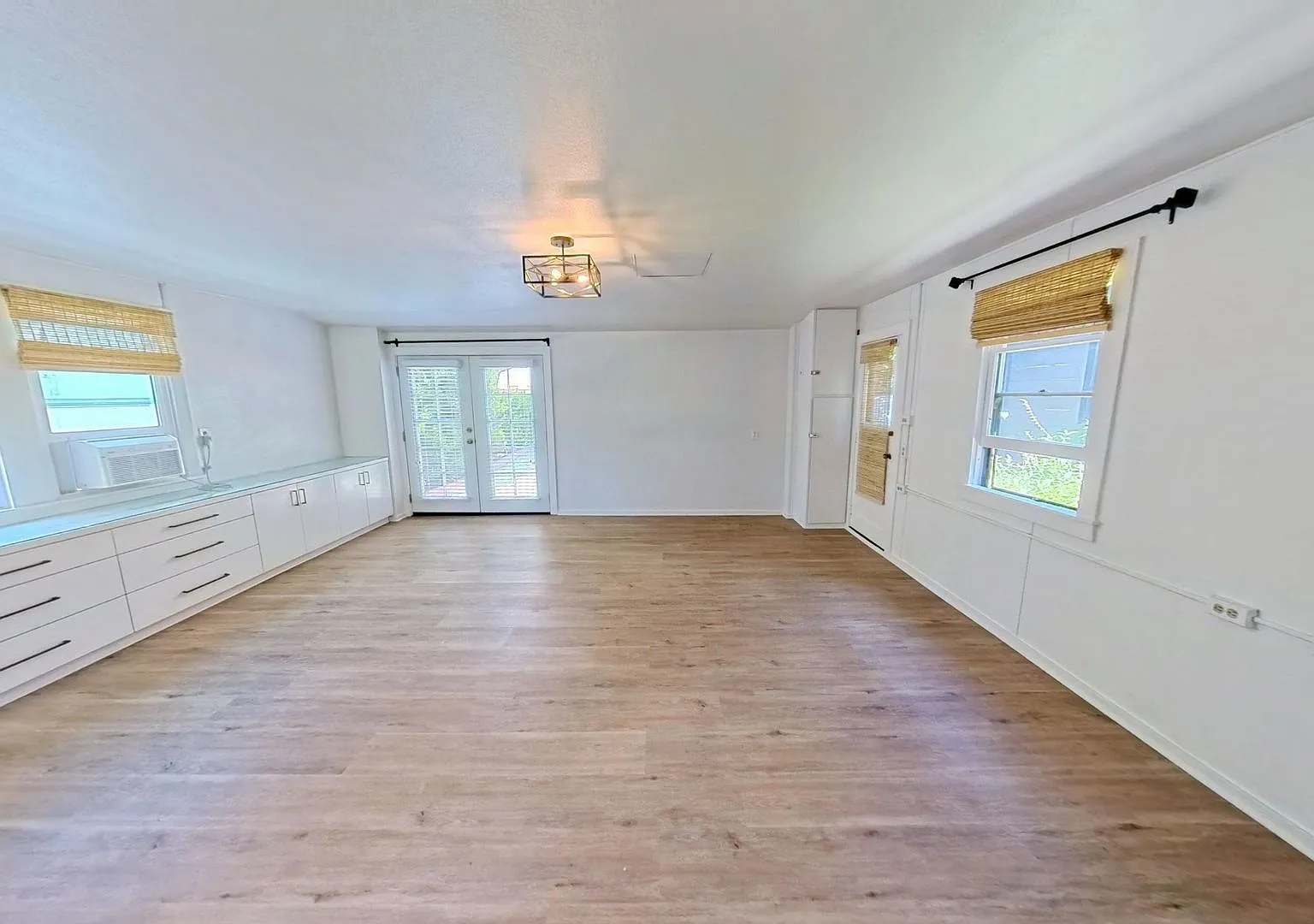 Beverly - 630 — Photo 2