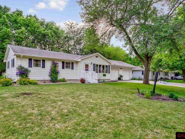 527 Date St, Minnesota Lake, MN 56068