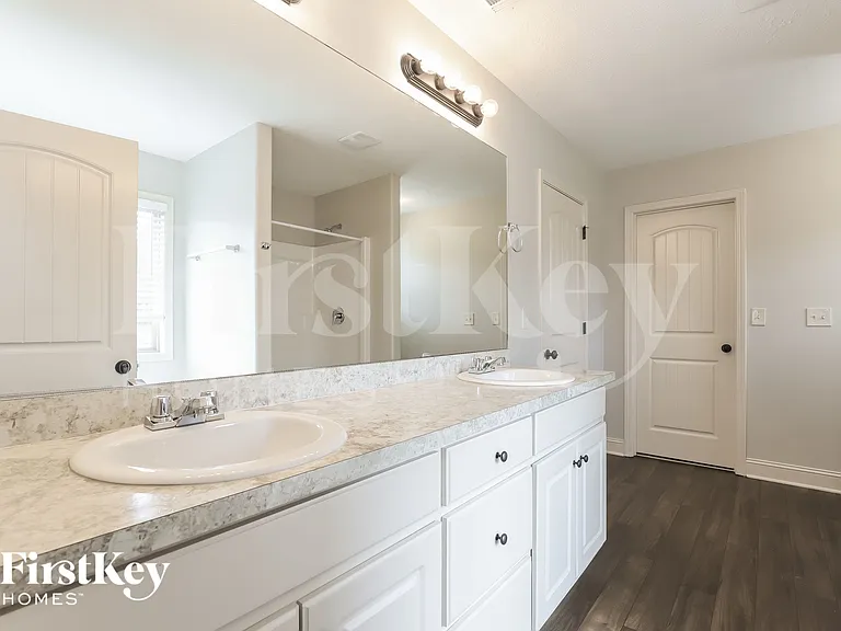 537 Cambridge Farms Dr — Photo 9