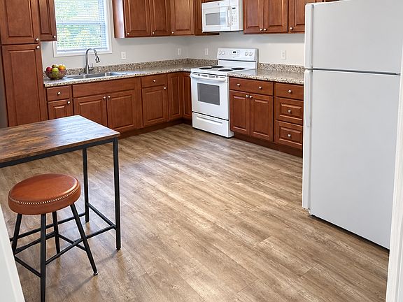 4th image of 115 Beacon St #115