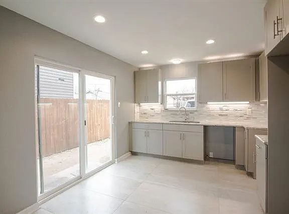 4th image of 2235 Chatham Square Ct