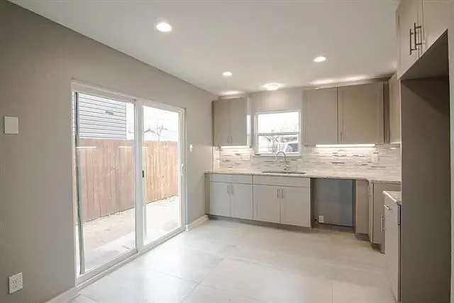 2235 Chatham Square Ct — Photo 4