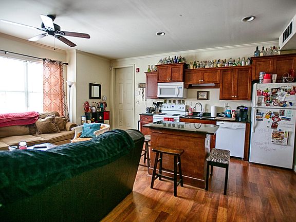 2nd image of 300 Thomas St APT 101