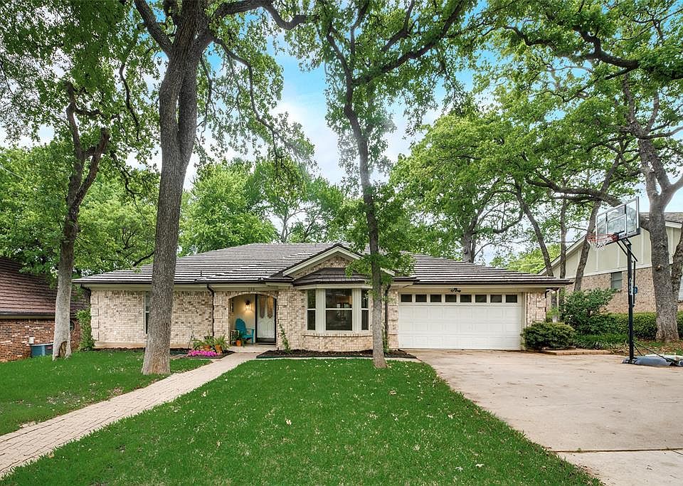 1st image of 504 Stonehenge Dr