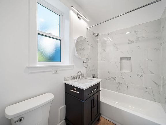 5th image of 452 Oak St APT 3