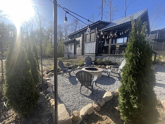2nd image of 122 Hemlock Dr