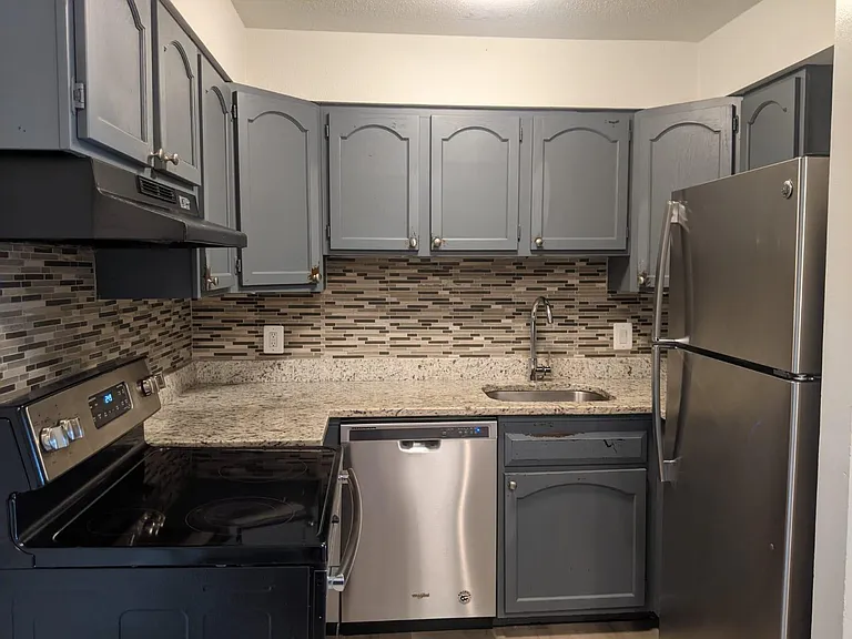 1433 Willard Ave — Photo 15