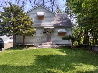 1307 Eastview Dr, Waukegan, IL 60085