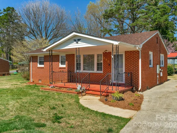 602 Dallas Spencer Mountain Rd, Dallas, NC 28034