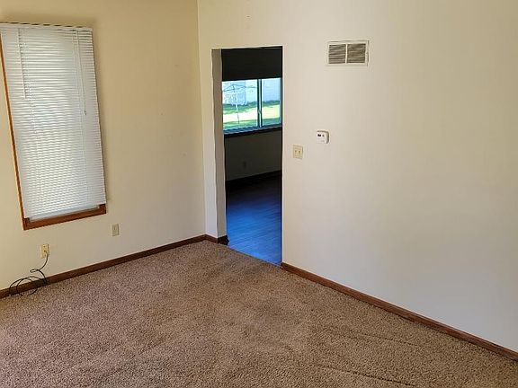 3rd image of 528 Grandview Ave