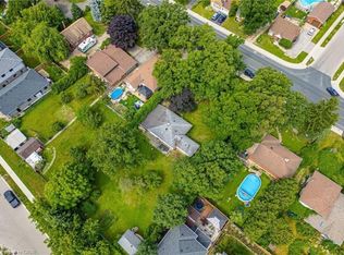 879 W 5th St, Hamilton, ON L9C 5R4