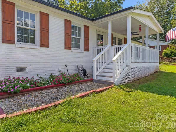 3601 Chapelwood Dr, Gastonia, NC 28052