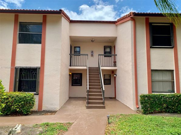 905 NE 209th St APT 102-30