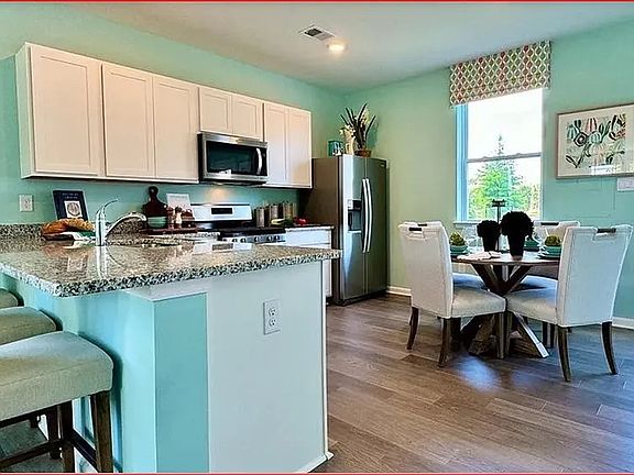 3rd image of 1310 Sugarplum Ln