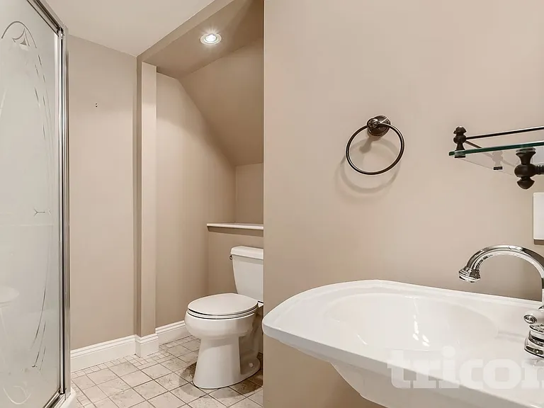 38 Glyndon Gate Way — Photo 14