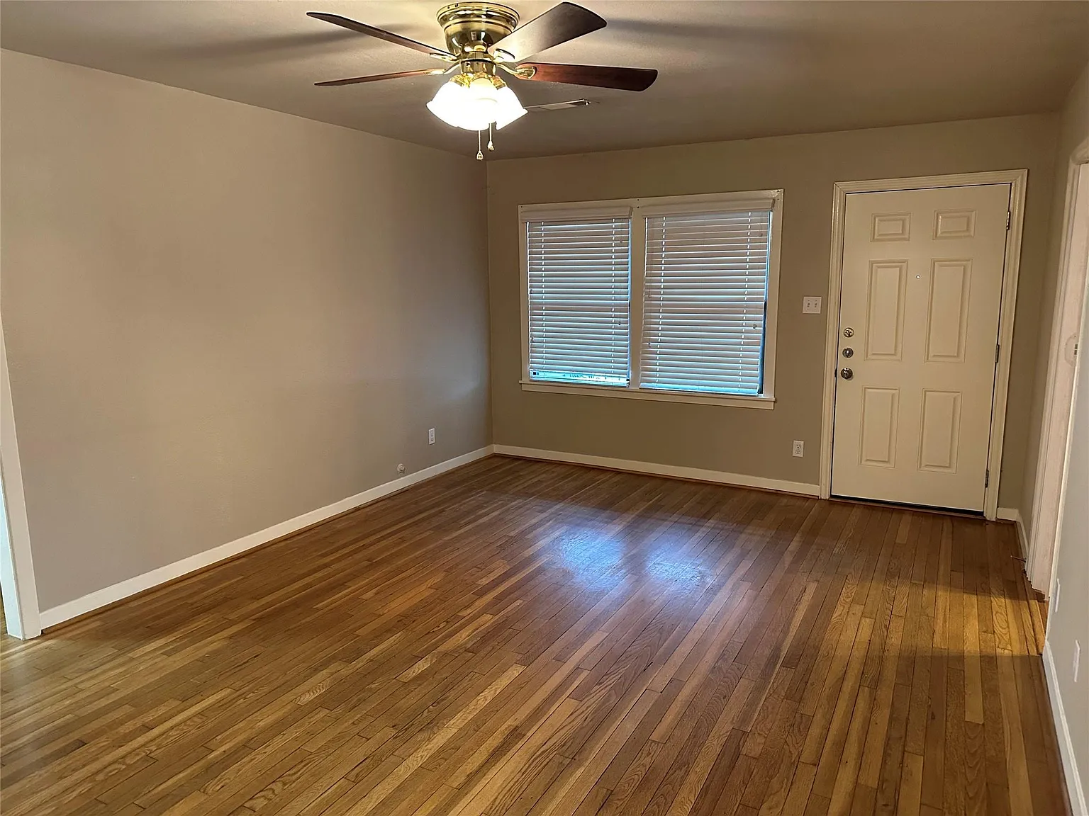 5 bed, 2.0 bath, 1716 sqft, $1,850 — Photo 2