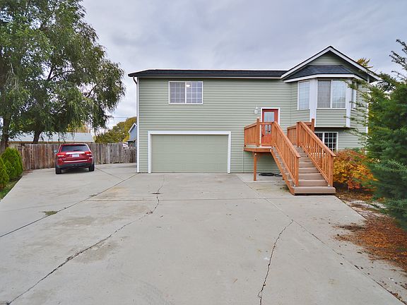 3rd image of 1705 Lincoln Park Cir