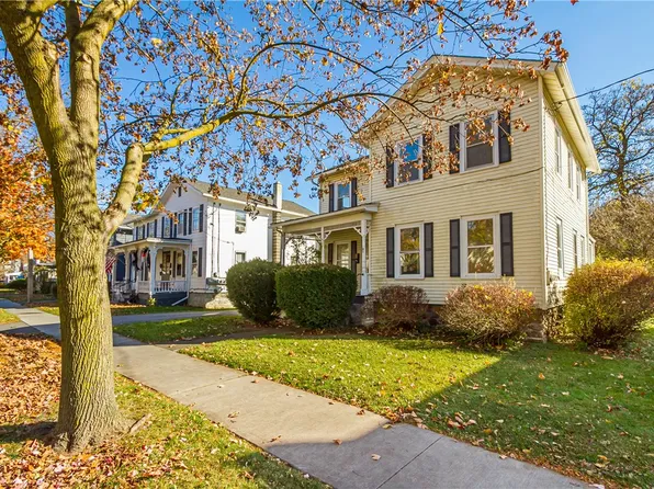 81 Chapin St, Canandaigua, NY 14424