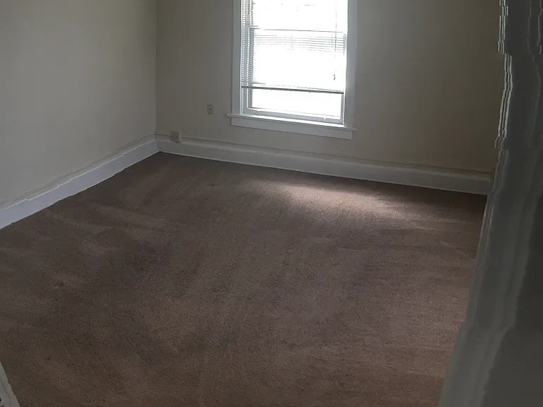 2413 Dupont Ave S #3 — Photo 2