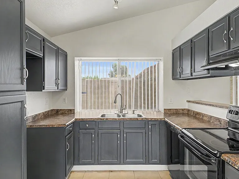 11851 N 76th Dr — Photo 3