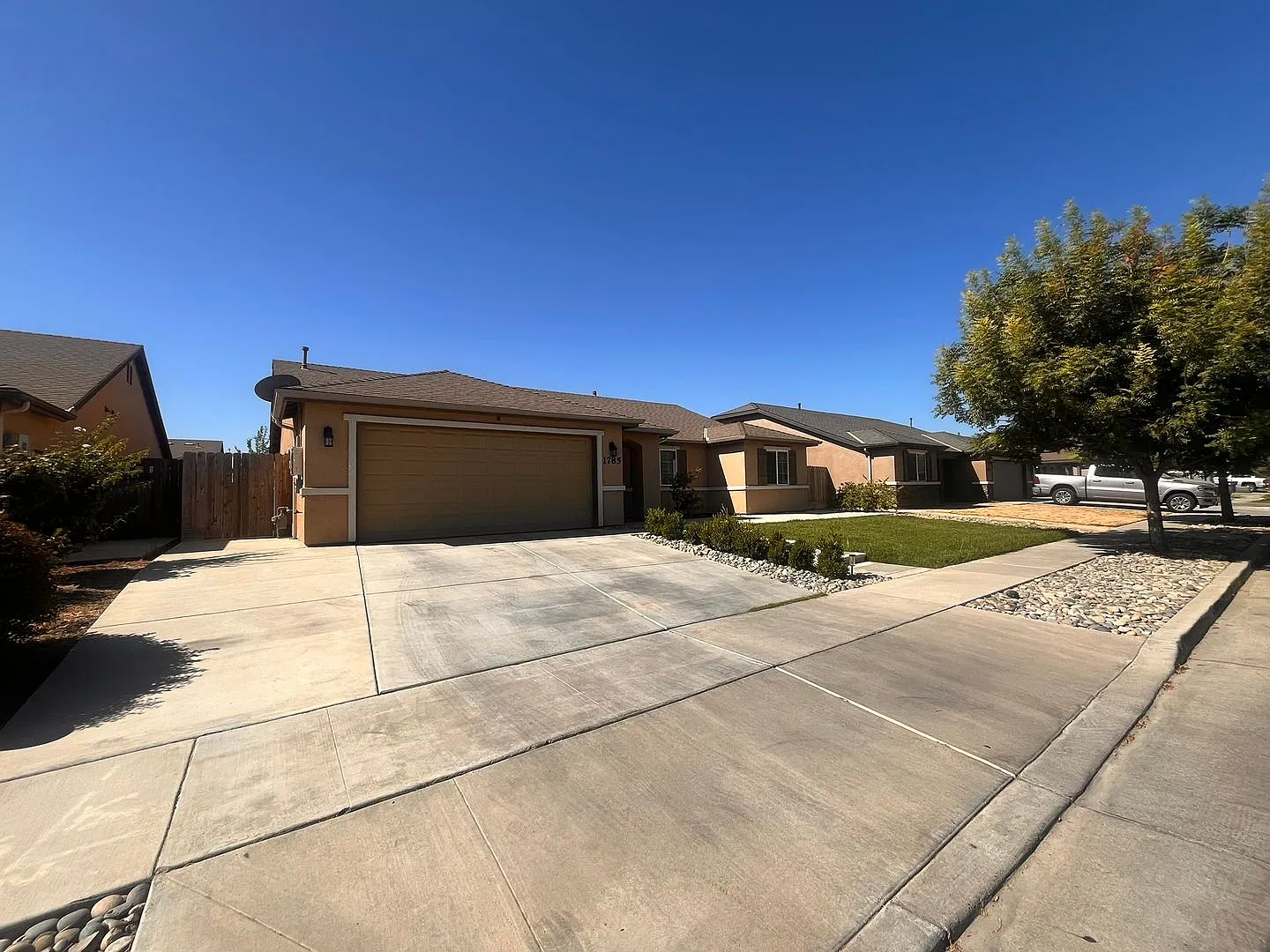 1785 Hermosa Ave - 4 Bedroom 2 Bathroom - Solar - Tulare — Photo 3