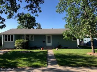 414 22nd Ave S, Grand Forks, ND 58201