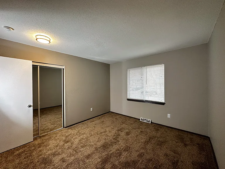 Kingsridge East Apartments — Photo 16
