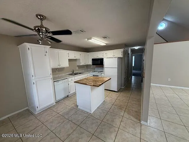 3 bed, 2.0 bath, 1400 sqft, $1,500 — Photo 3