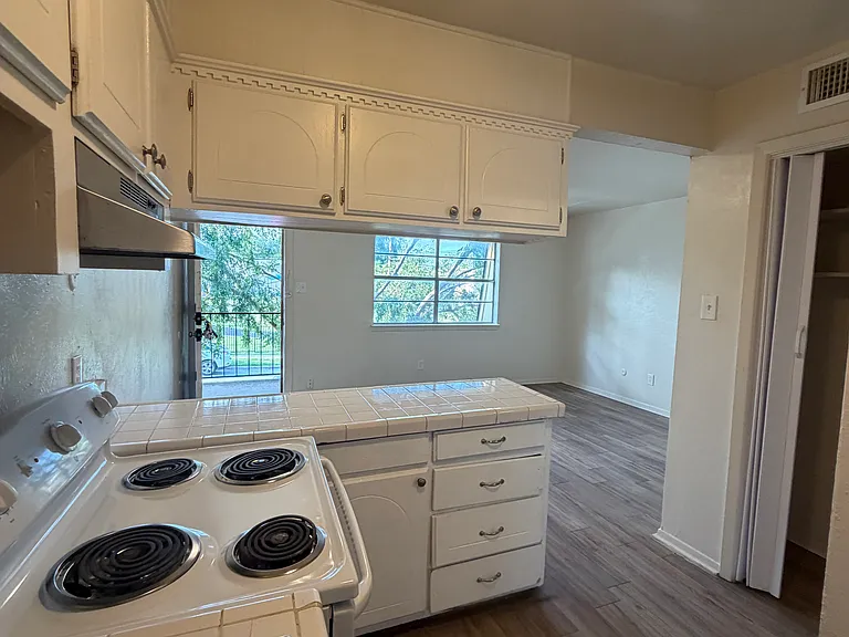 813 Page Ave — Photo 8