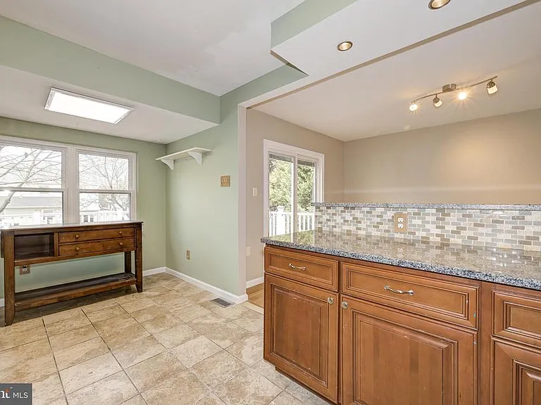 76 Argyle Ave — Photo 24