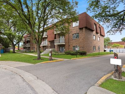 707 W Central Rd #2C6, Mount Prospect, IL, 60056