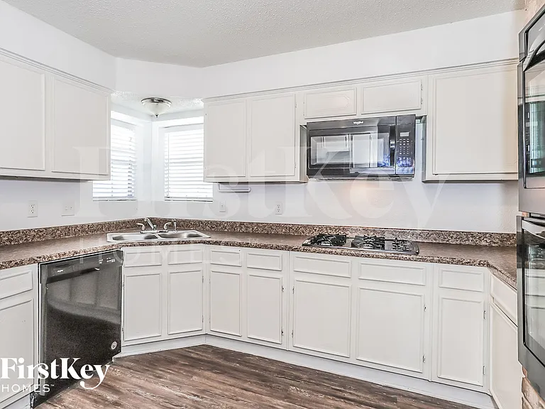 26218 Maplewood Dr — Photo 6